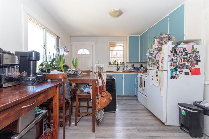 Property Photo: 126 Queens Rd BC V9L 2W6