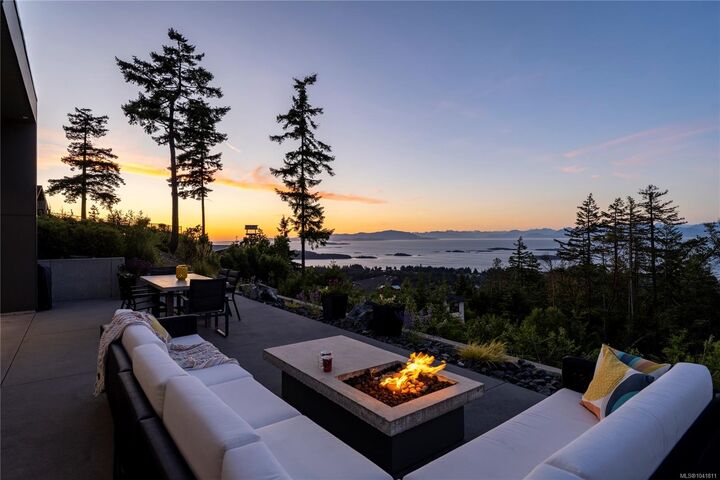 Property Photo: 7482 Copley Ridge Dr BC V0R 2H0