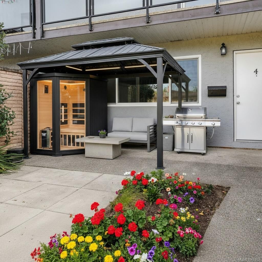Property Photo: 740 Wilson St #4 BC V9A 3H2