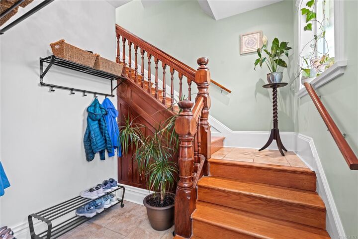 Property Photo: 1376 Pandora Ave #3 BC V8R 1A3