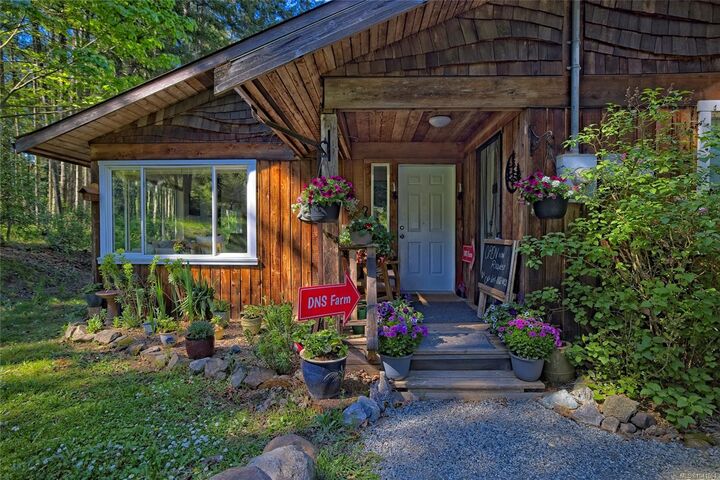 378 Rainbow Rd — photo 1