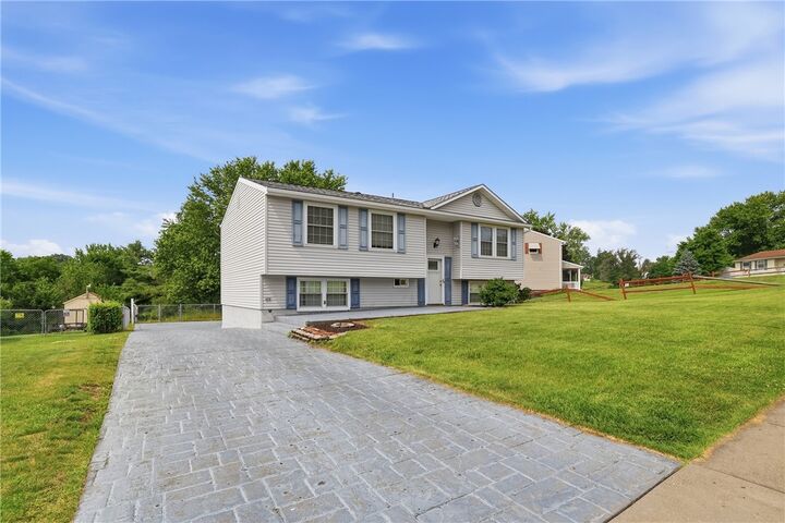 Property Photo:  113 Cranbrooke Dr  PA 15108 