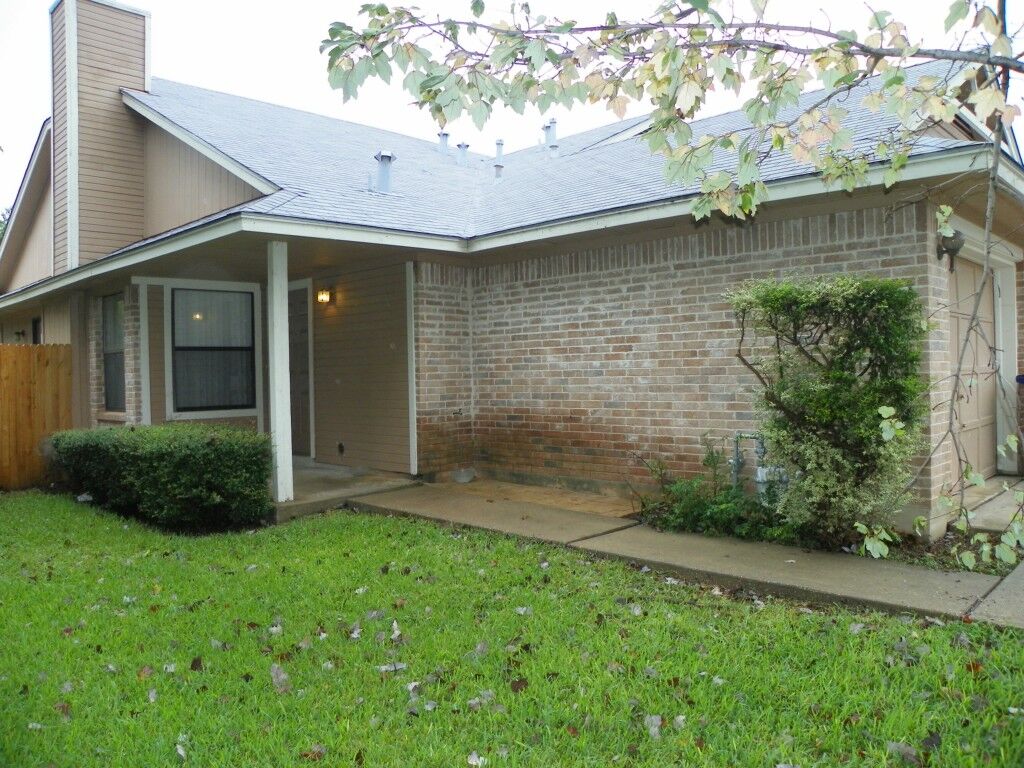 Property Photo:  12306 Los Indios Trail A  TX 78729 