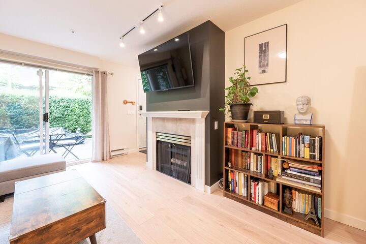 Property Photo: 1386 W 6th Avenue 1 BC V6H 1A7