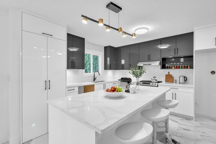 Photo de la propriété:  45122 Balmoral Avenue  BC V2R 3G8 
