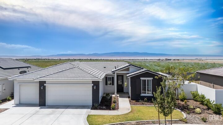 Property Photo: 12605 Petaluma Court CA 93311