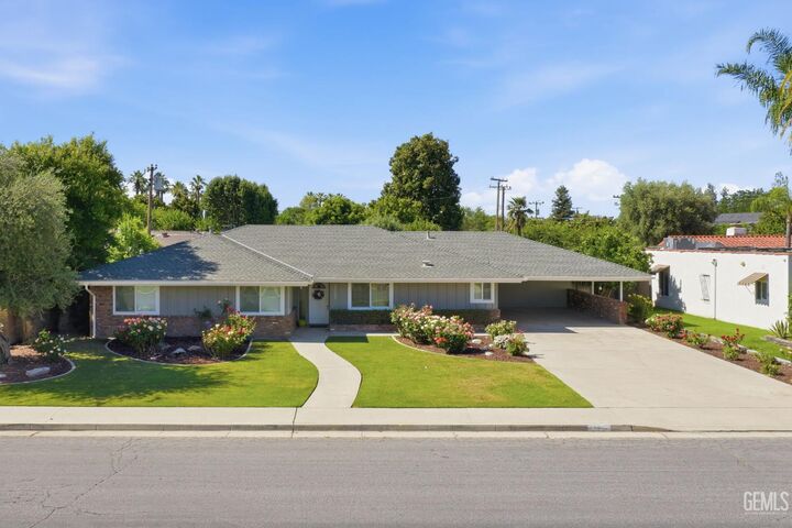 Property Photo: 7007 Mesa Verde Way CA 93309