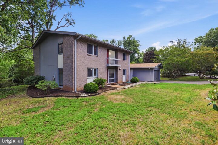 Property Photo:  8804 Mansion Farm Place  VA 22309 