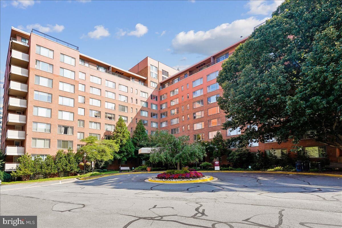 Property Photo: 1121 Arlington Boulevard 609 VA 22209