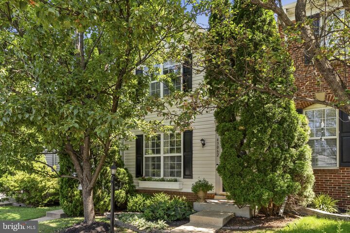 Property Photo: 43062 Sherbrooke Terrace VA 20176