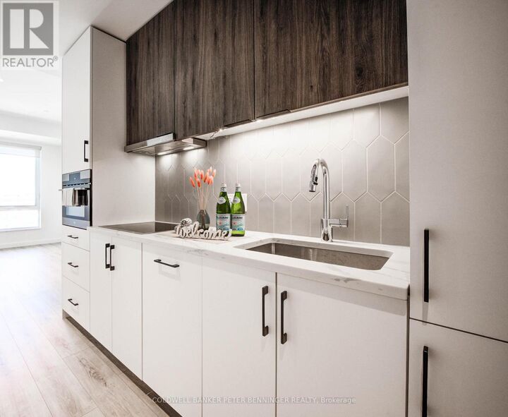Property Photo: 741 King Street 1604 ON N2G 0E9