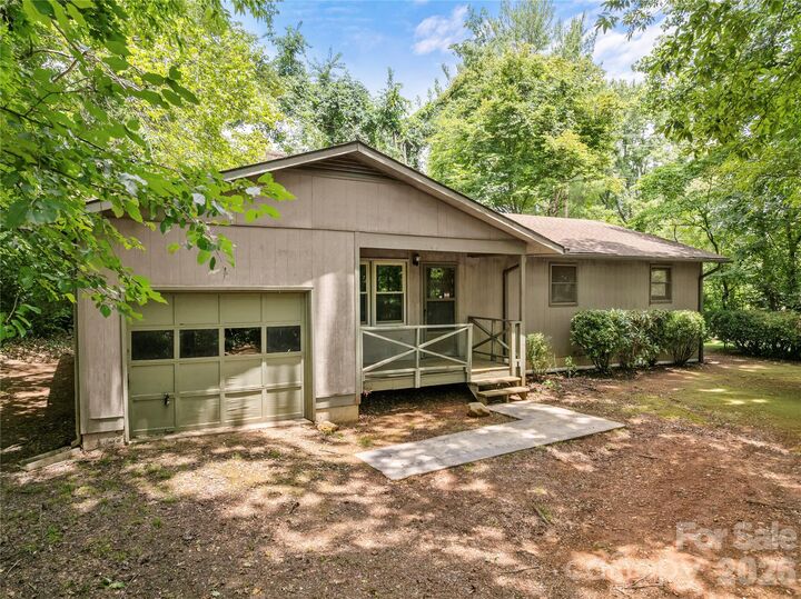 Property Photo:  100 Stonewall Avenue  NC 28778 