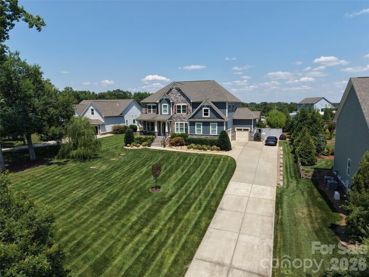 Property Photo:  142 Farm Knoll Way  NC 28117 