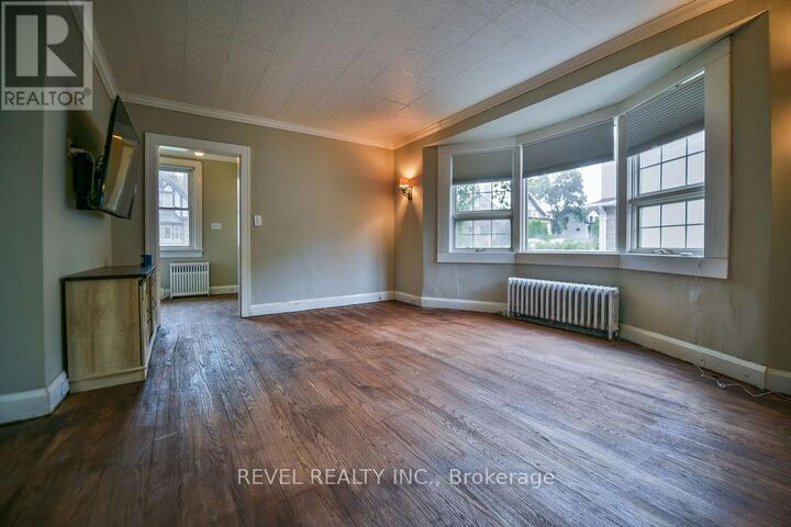 Property Photo: 181 Hemlock Street ON P4N 6S5