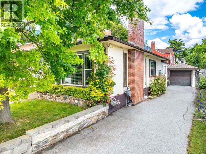 Property Photo: 306 11th N Avenue BC V0B 1G0