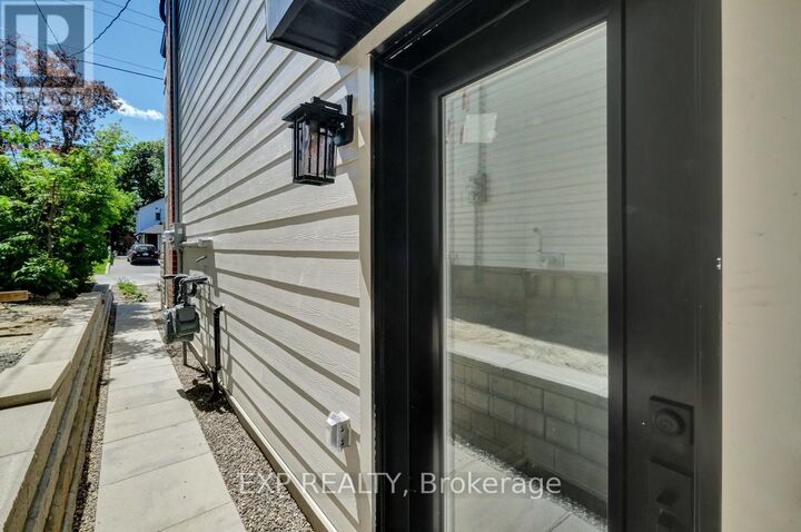 Property Photo:  533 Broadhead Avenue B  ON K1Z 5R9 
