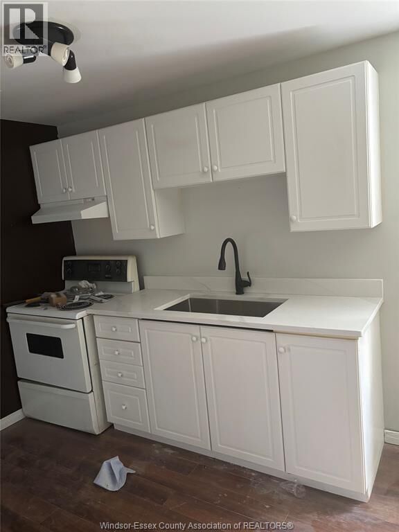 Property Photo: 1686 Fieldcrest ON N8N 4Z8