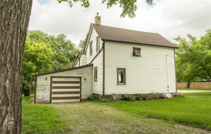Property Photo:  123 Mill Street  MB R0J 1H0 