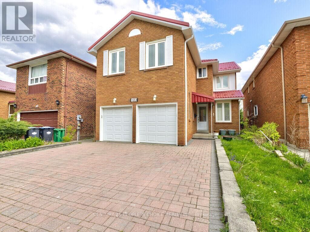 Property Photo: 103 Whitchurch Mews ON L5A 4B2