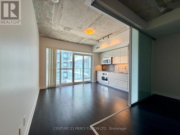 Property Photo: 210 Simcoe Street 813 ON M5T 0A9