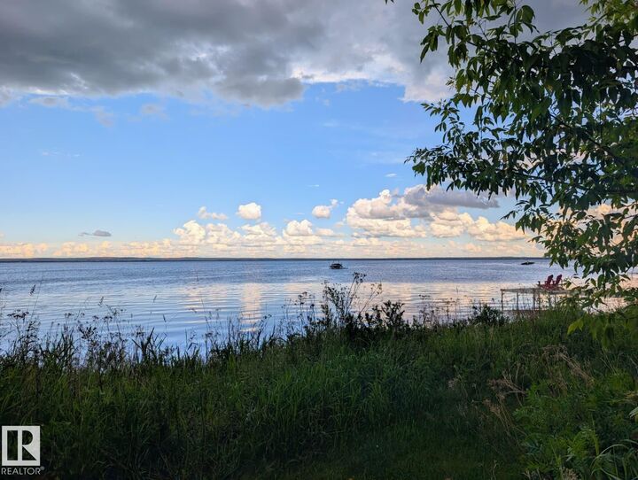 Property Photo: 332 Crystal Springs Drive AB T0C 2V0