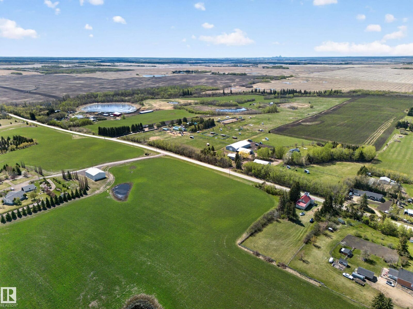 Property Photo: 54175 Rge Road 220 AB T8L 3Y7