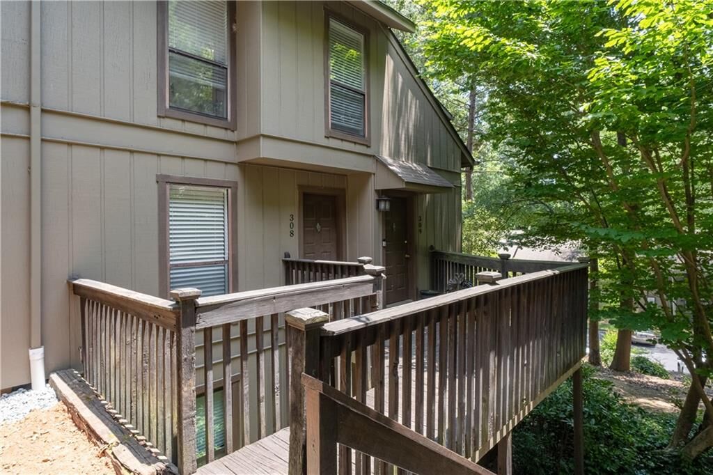 Property Photo:  308 Cumberland Court SE  GA 30080 