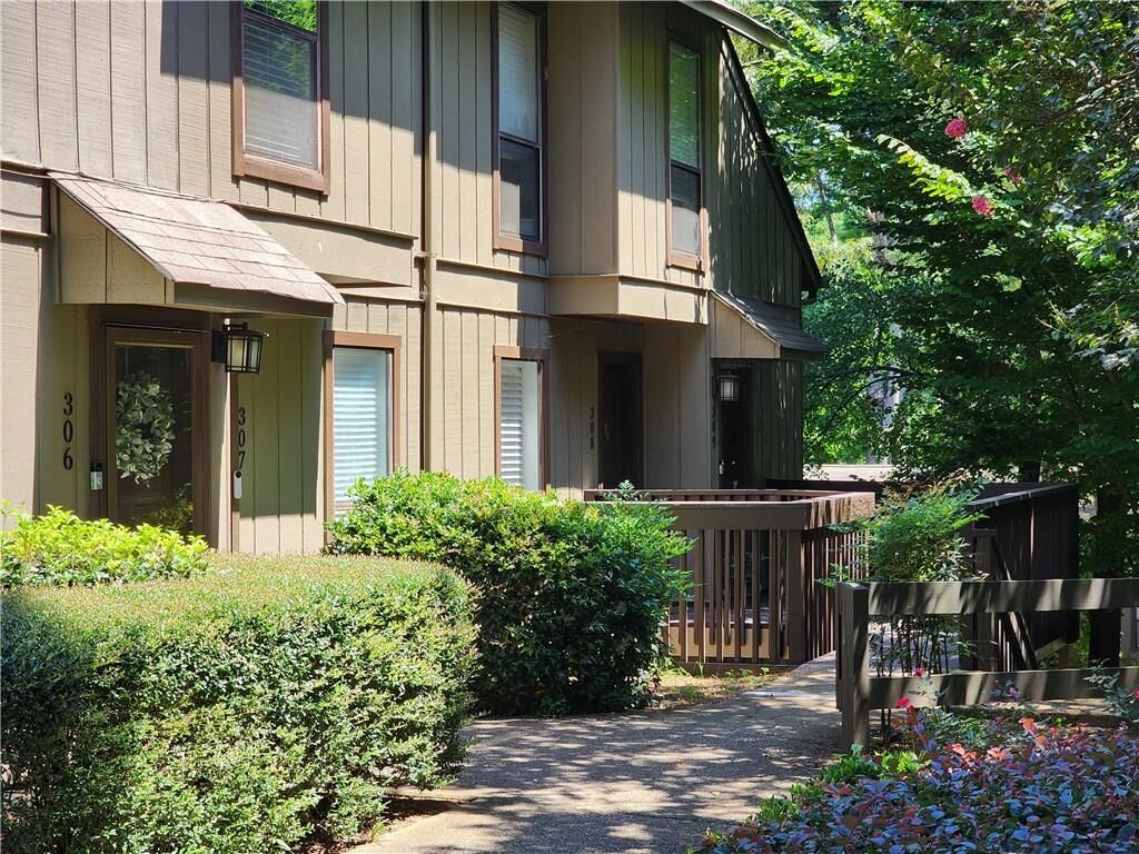 Property Photo:  308 Cumberland Court SE  GA 30080 