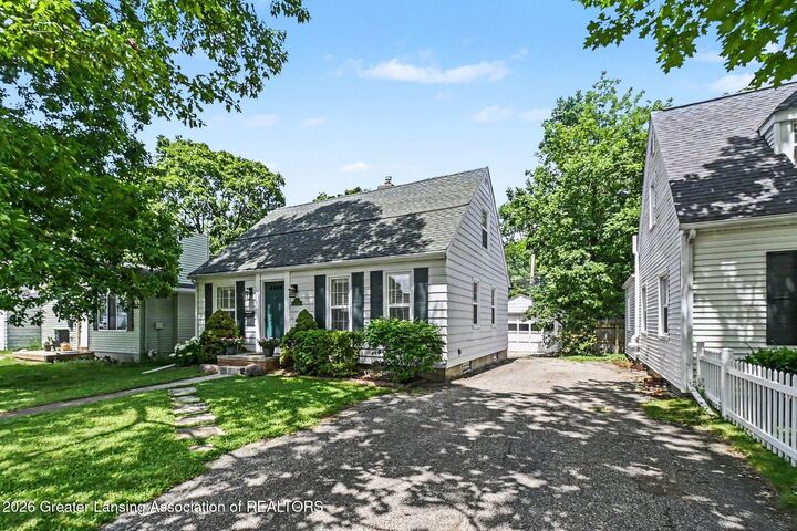 Property Photo:  1002 W Grand River Avenue  MI 48823 
