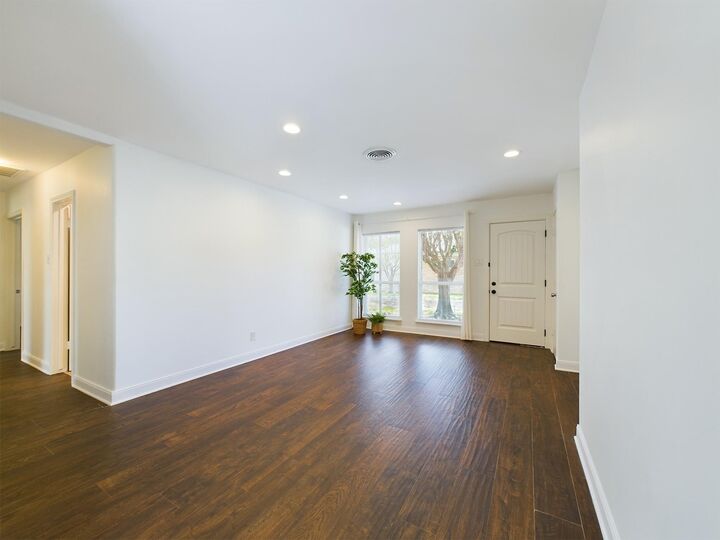 Property Photo: 5627 Winsome Lane TX 77057
