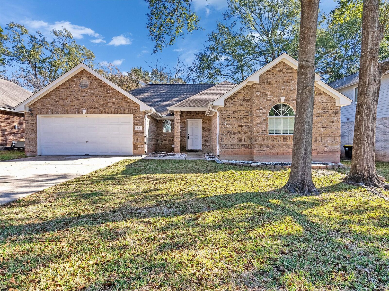 Property Photo: 206 Doncaster Street TX 77303