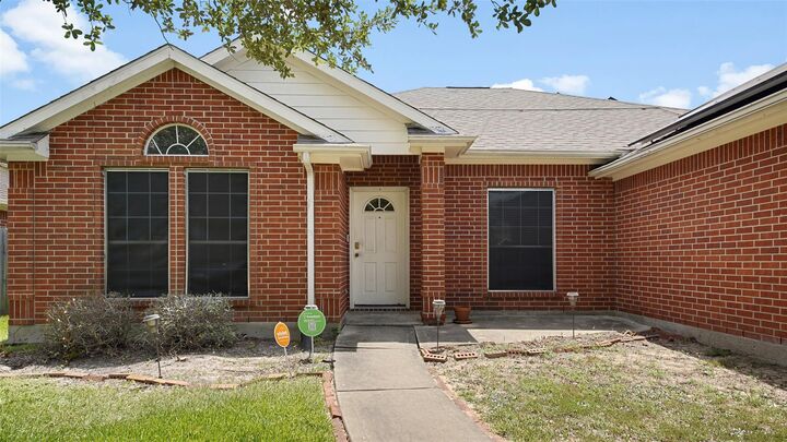 Property Photo: 24019 Surreygate Drive TX 77373
