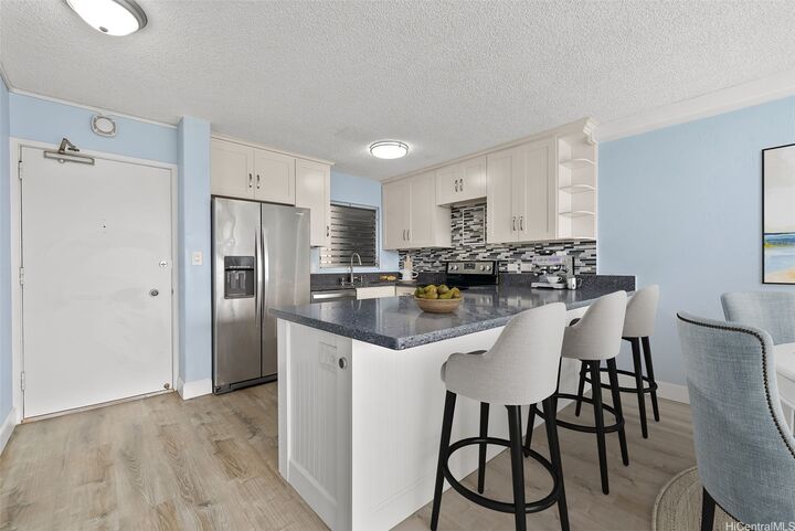 Property Photo: 98-707 Iho Place 2/402 HI 96701