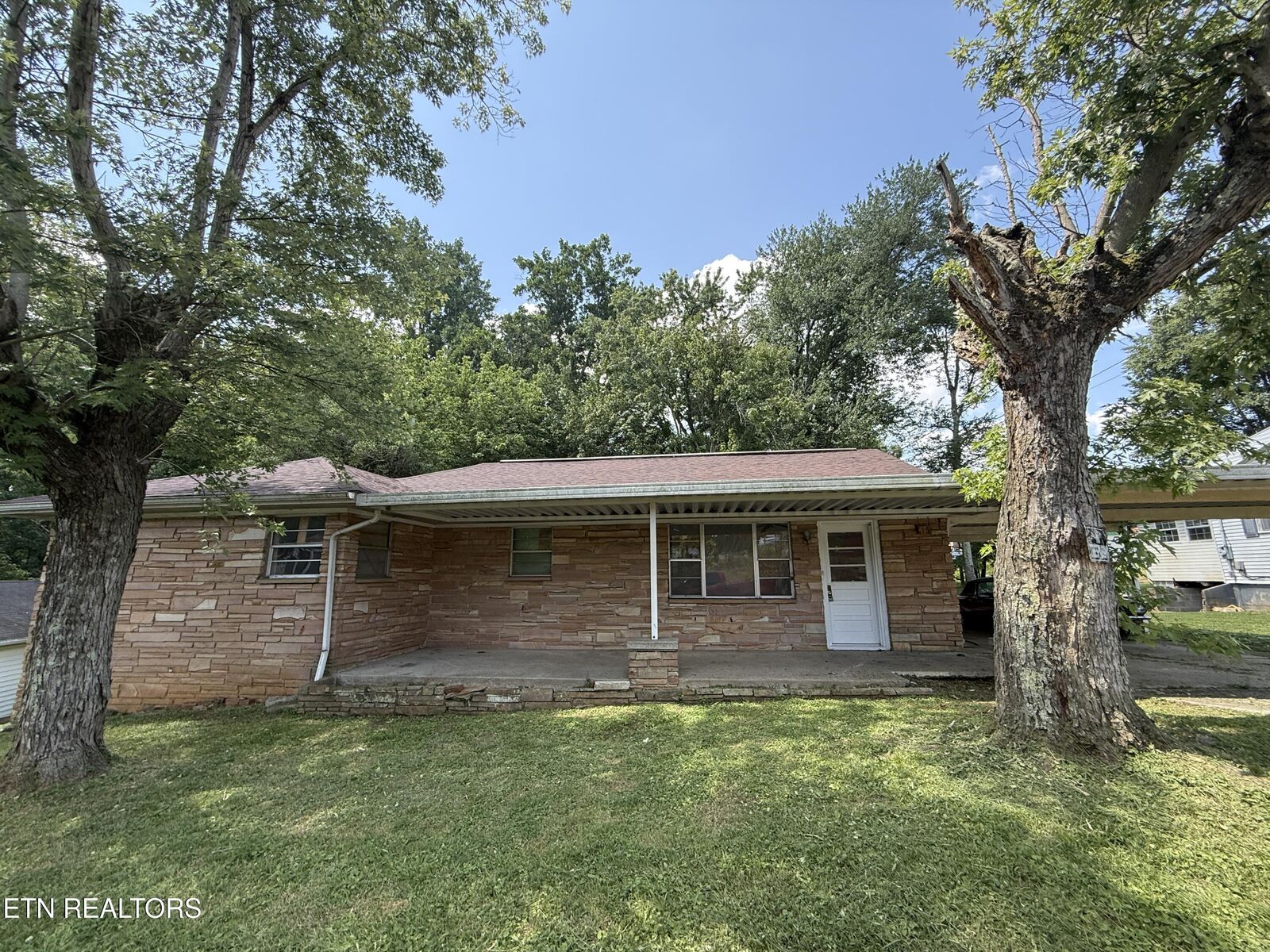 Property Photo:  419 Carlock Ave  TN 37748 
