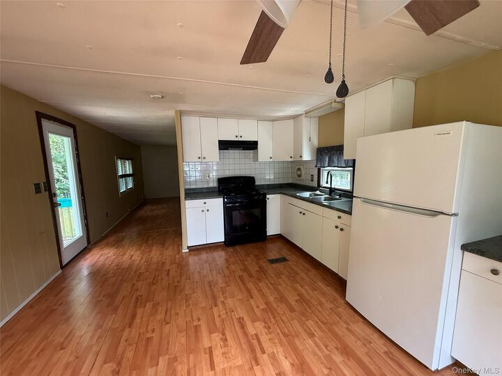 Property Photo: 20 Tanglewood Park Drive NY 12542
