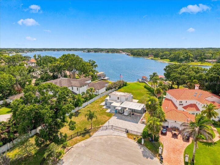 Property Photo: 12002 Waterside Court FL 33612