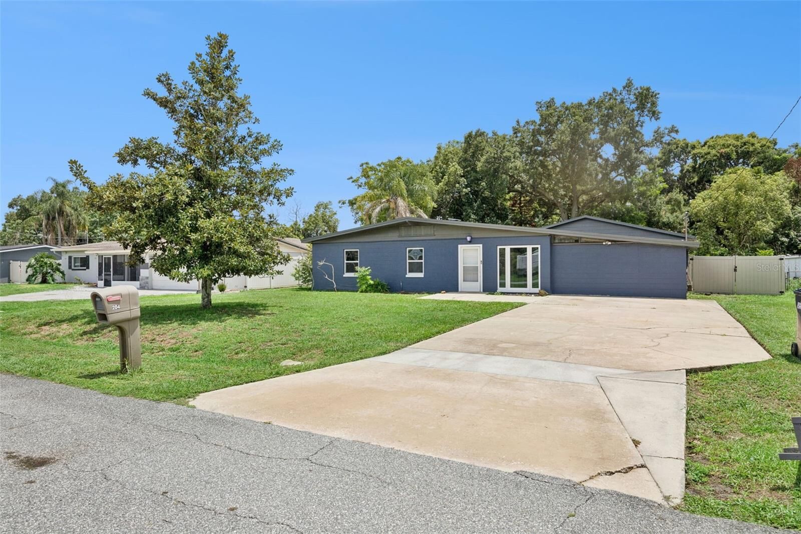 Property Photo:  204 W Buchanon Avenue  FL 32809 