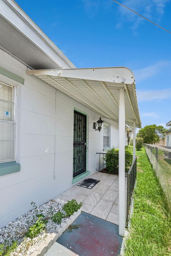 Property Photo:  442 E Street  FL 33853 