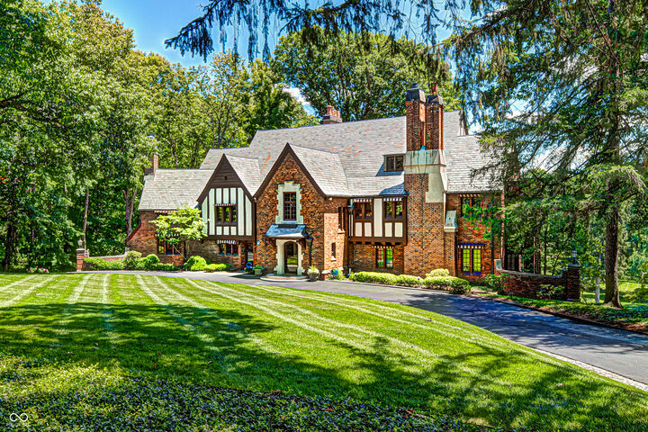 Property Photo:  