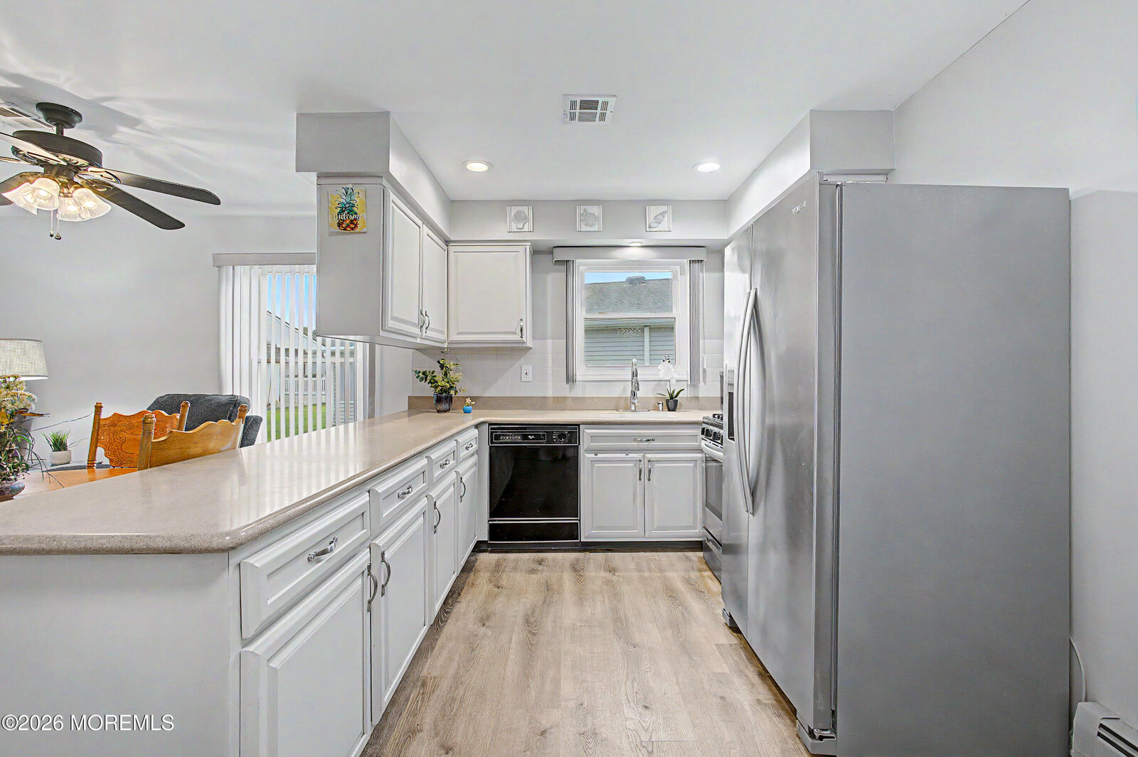 Property Photo:  20 Thronbury Court  NJ 08757 