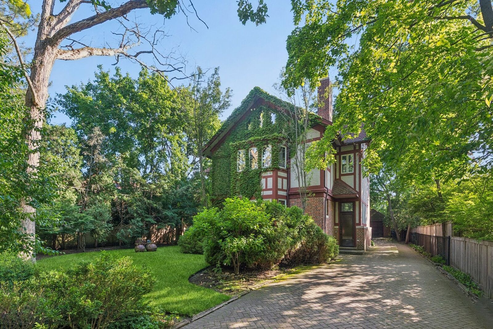 Property Photo:  770 Sheridan Road  IL 60022 
