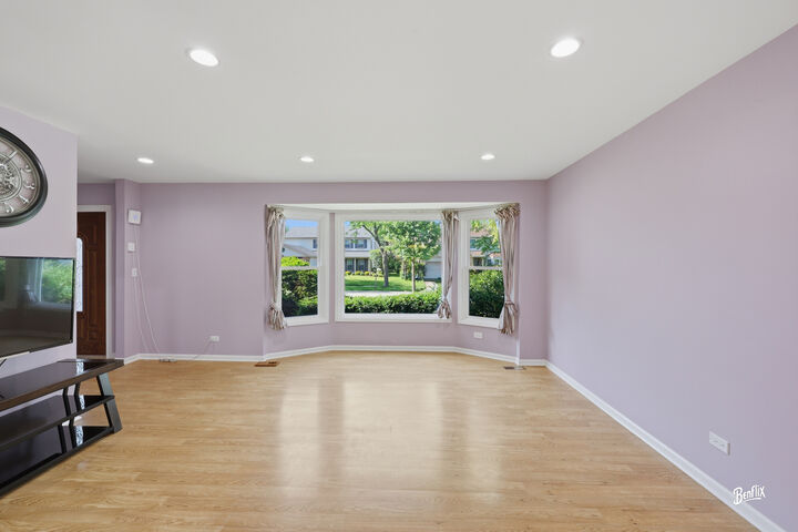 Property Photo:  344 E Fox Hill Drive  IL 60089 