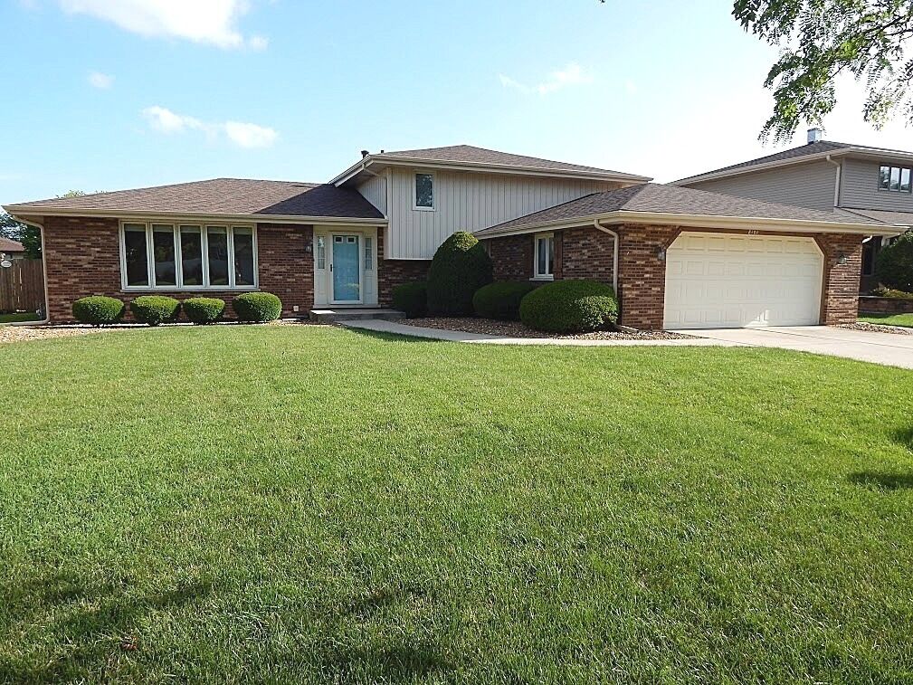 Property Photo: 8101 Braeburn Lane IL 60462
