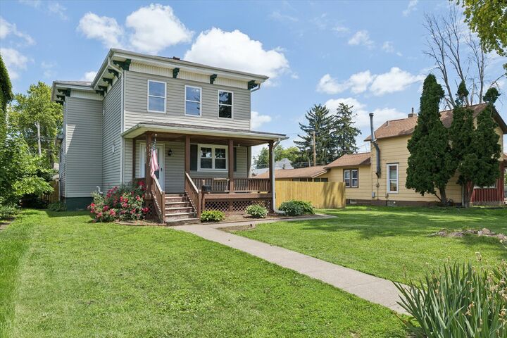 Property Photo:  526 4th Avenue S  IA 52732 