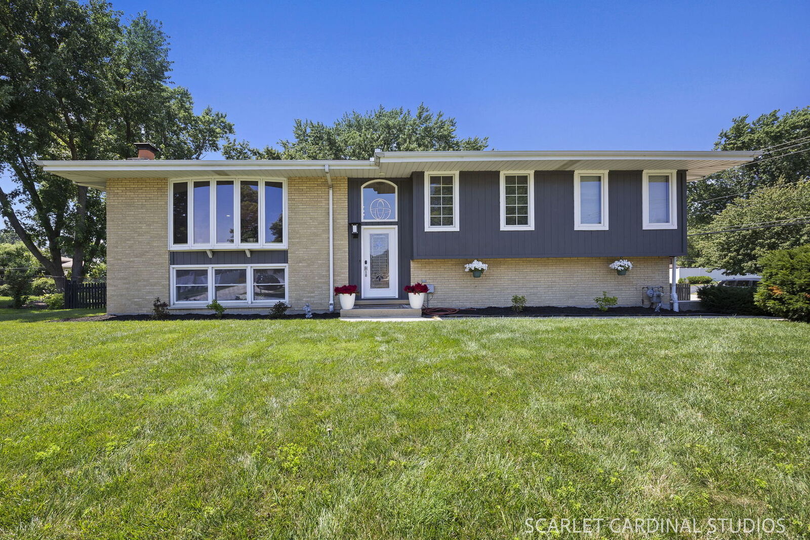 Property Photo:  560 Lincoln Street  IL 60172 