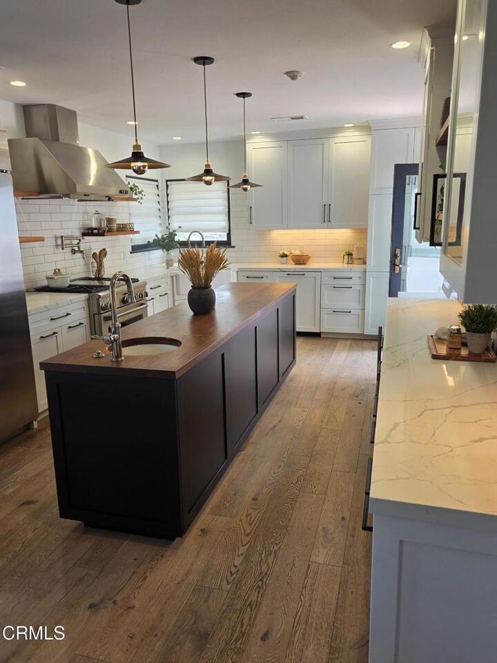 Property Photo:  25 Encinal Place  CA 93001 