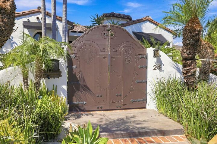 Property Photo: 25 Encinal Place CA 93001