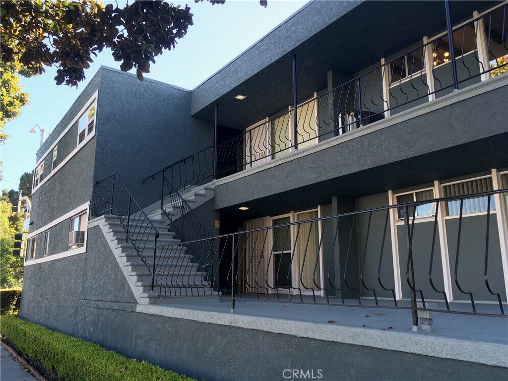 Property Photo:  231 Junipero Avenue 12  CA 90803 