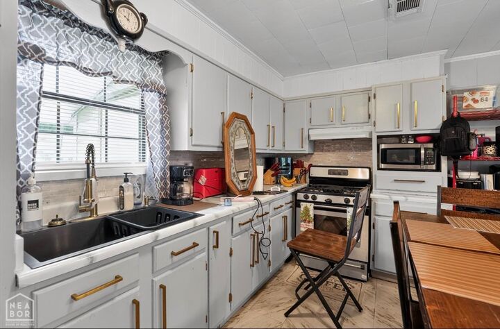 Property Photo: 708 W Riverdale Street AR 72358