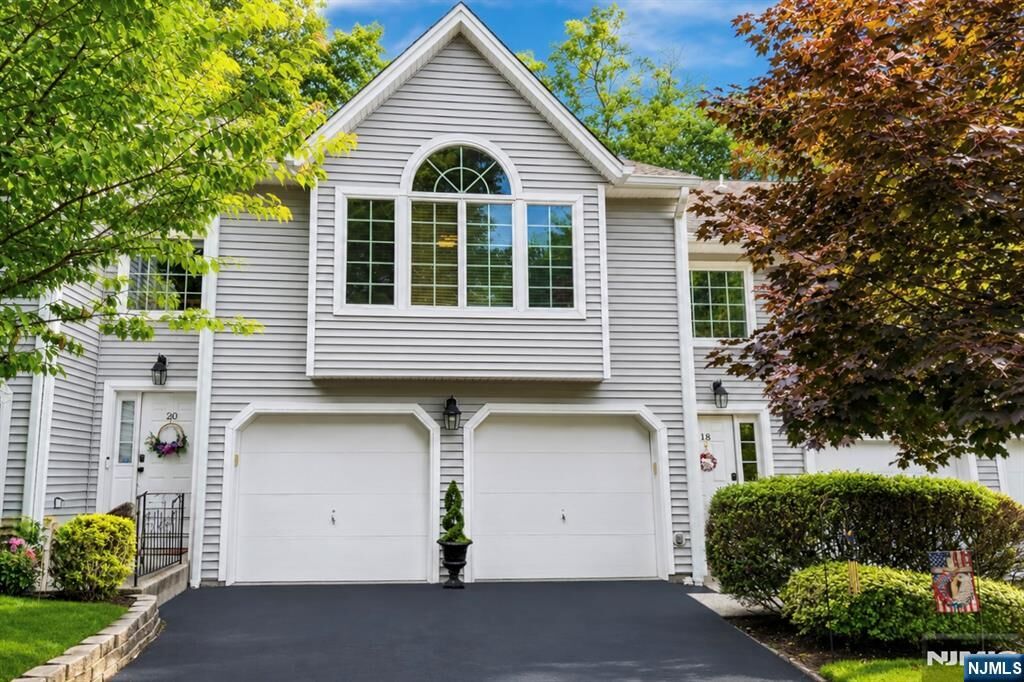 Property Photo:  18 Bradshaw Court B3  NJ 07642 
